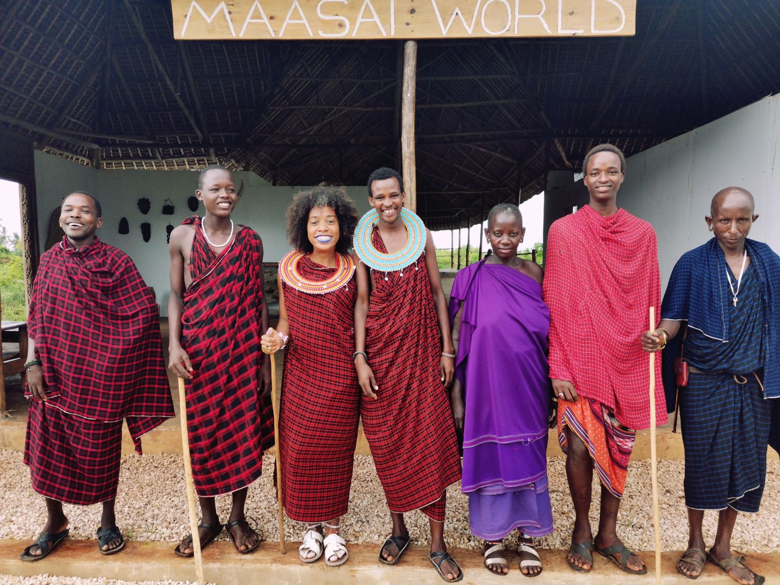Rebecca Aletheia com os Massai
