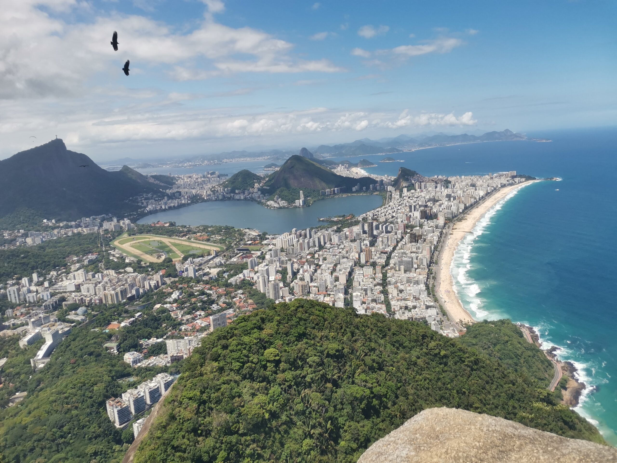 Visite a favela mais famosa do RJ o Vidigal!