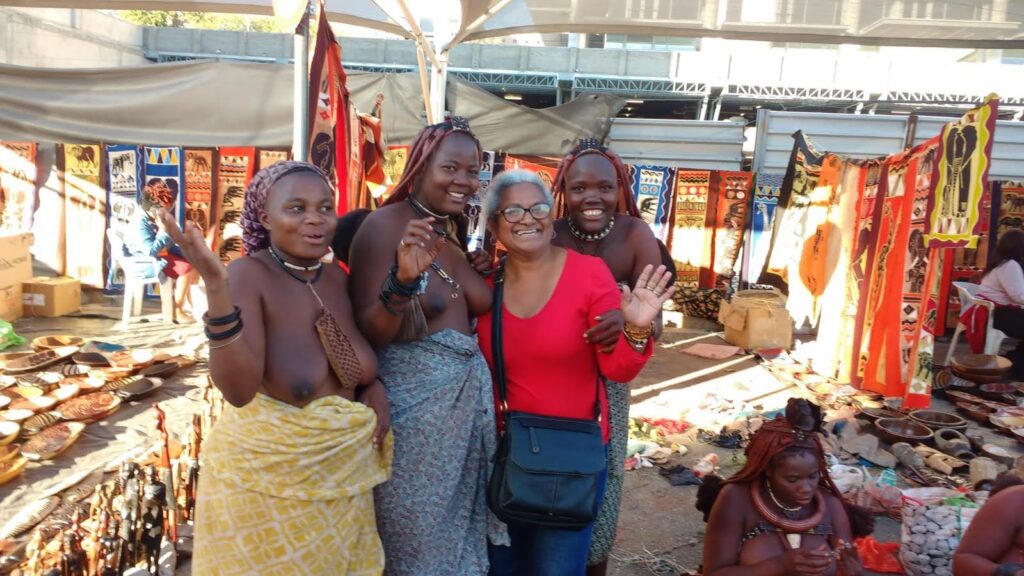 Josefa Feitosa - Jô Viajando - Mulher negra e idosa viajando pelo mundo sozinha