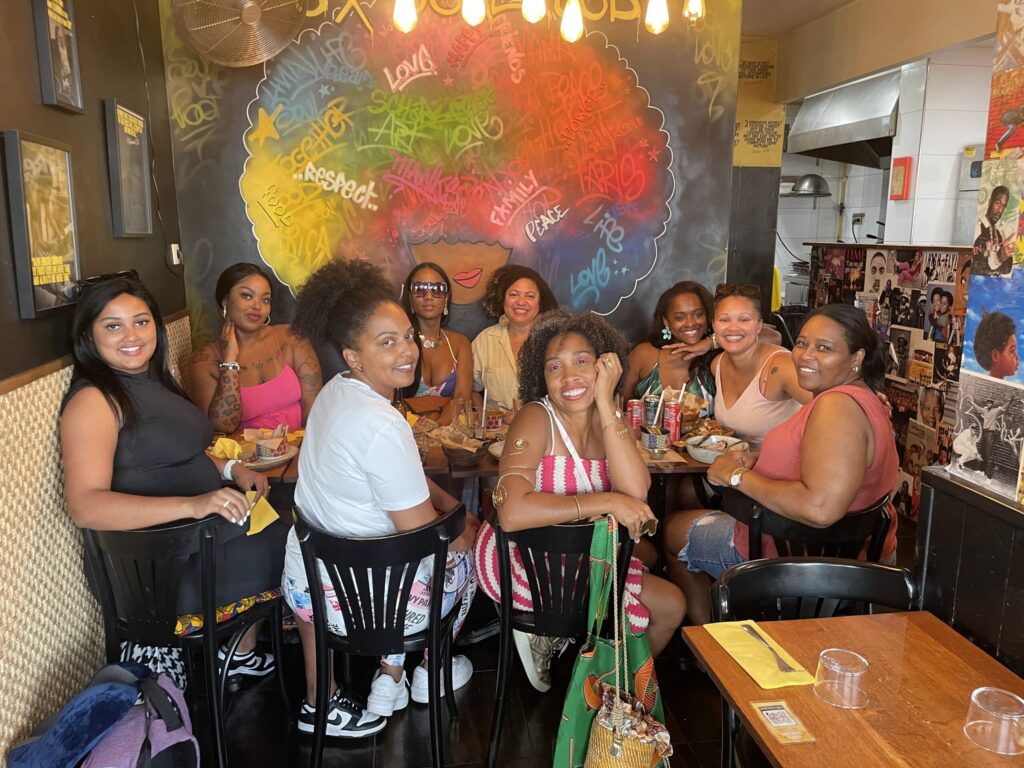 Bitonga Travel - Negras viajantes em Paris - restaurantes donos negros